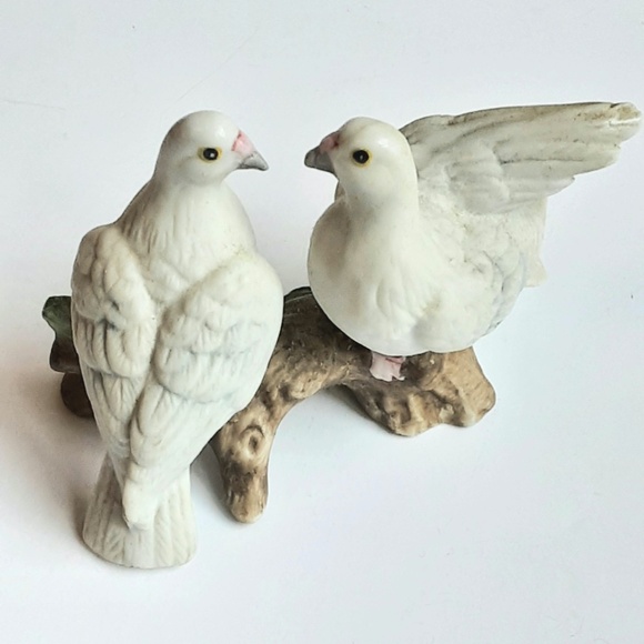 Lefton ❤️ Love Birds ❤️ Porcelain Bisque Doves on a Branch - Picture 8 of 9